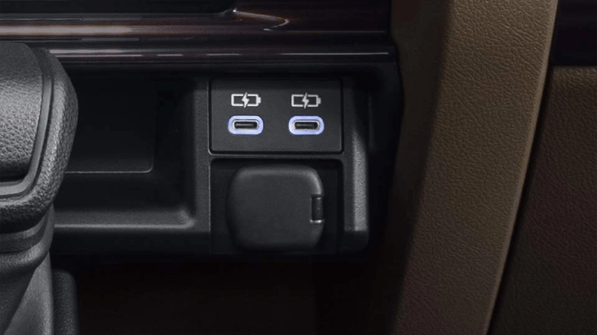 منفذان شحنUSB-C  مع محول 12 فولت.